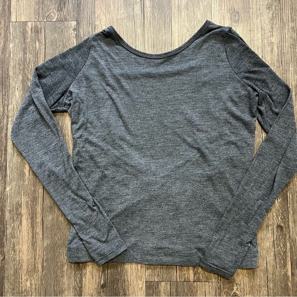 Forever21 Cut Out Open Back Long Sleeve Gray Workout Top T- Shirt Activewear XS - Picture 8 of 11
